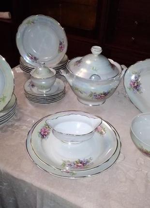 Столовый сервиз. новый