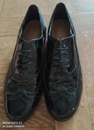 Женские лаковые туфли 37 р