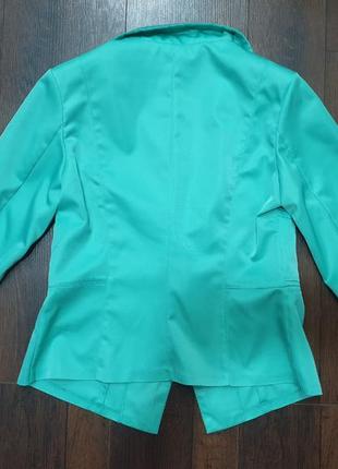 Атласный бирюзовый укороченный пиджак3 фото