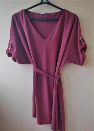 Бордовое платье наискоски, с поясом2 фото