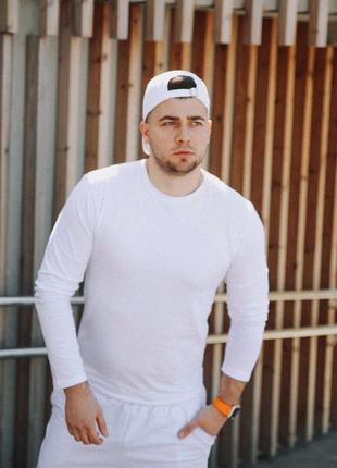 Трендовий ніжний лонгслів.