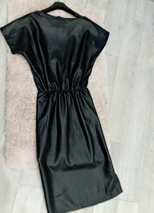 Кожаное платье со шлейфом3 фото