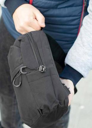 Чоловіча нагрудна сумка-слінг simple black через плече бананка чорна текстильна однолямковий рюкза5 фото