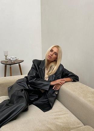 Стильний костюм піджак «з чоловічого плеча», штани палаццо