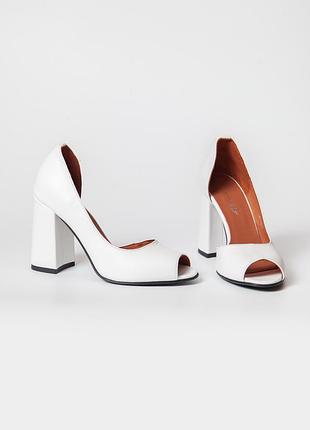 Білі шкіряні туфлі з відкритим носом на підборах 40 розміру
