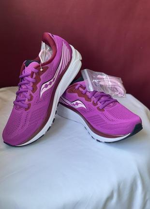 Бігові кросівки saucony нові