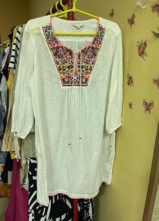 Сукня для відпочинку /пляжу з вишивкою