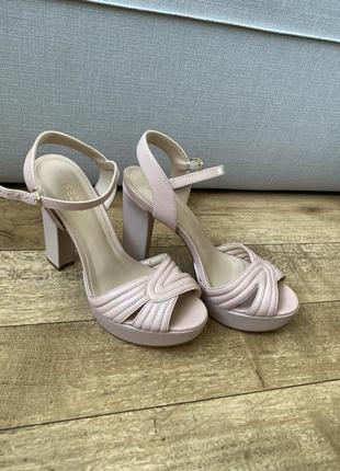 Босоножки arezzo