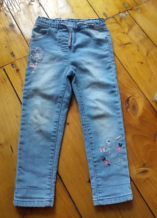 Джинсы с вышивкой