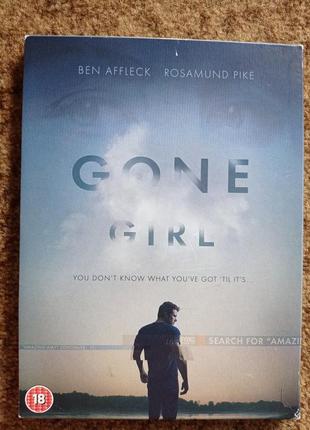 Диск с фильмом gone girl.