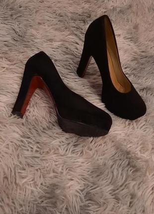 Чорні замшеві туфлі на каблуку 37 розмір