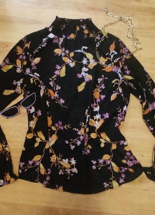 Блуза женская черная в цветочный принт