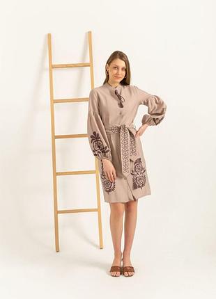 Платье миди с вышивкой