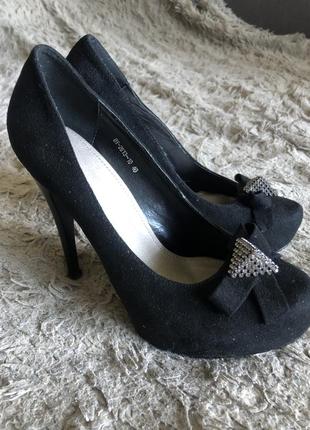 Черные замшевые туфли1 фото