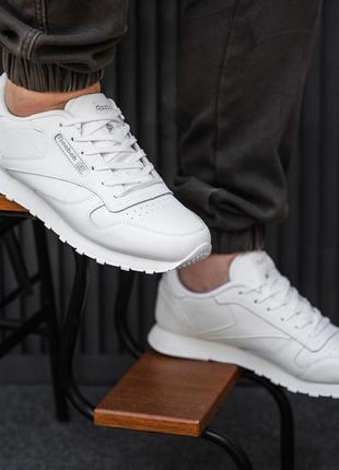 Демисезонные белые кроссовки reebok classic білі чоловічі кросівки reebok classic