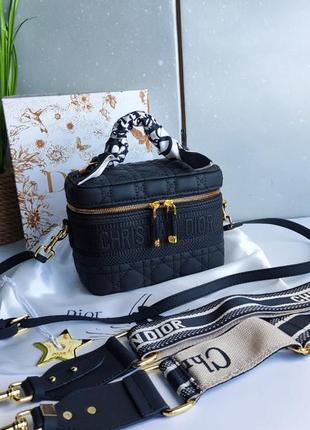 Брендова  сумка коробочка із тканинним ремінцем