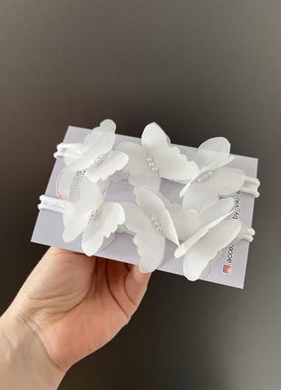 Повʼязочка з білими шифоновими метеликами2 фото
