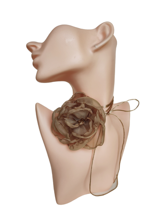 Чокер на шею цветок с розой на шнурке темно-бежевого цвета, украшение на шею шифоновая роза ksenija vitali2 фото