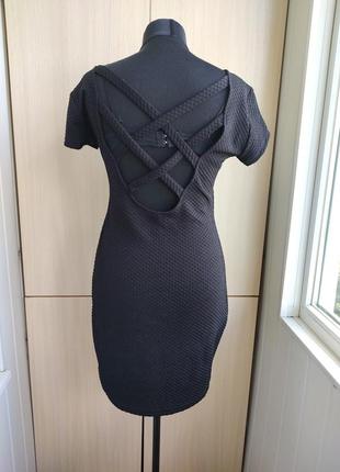 Новое шикарное фактурное платье с красивой спинкой.1 фото