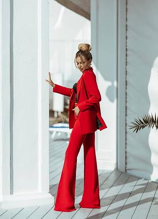 Брючный костюм с брюками клеш