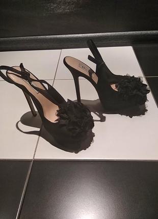 Шикарні босоніжки