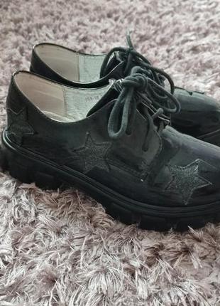 Кожаные туфли для девочки,лоферы