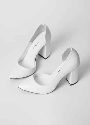 Белые кожаные туфли на каблуке 36 размера5 фото