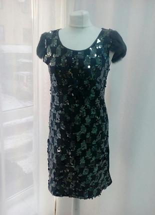 Нарядна трикотажна сукня в паєтках