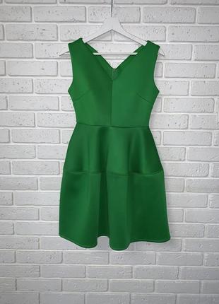 Красиве нарядне новорічне святкове зелене плаття