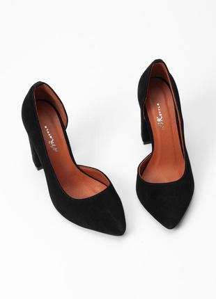 Черные замшевые туфли на каблуке 39 размера