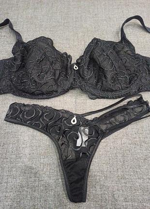 Красивый комплект белья лиф на косточках