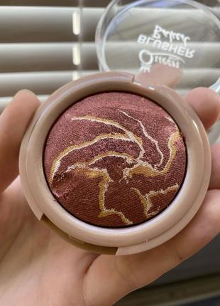 Супер круті рум’яна для обличчя queen baked blush