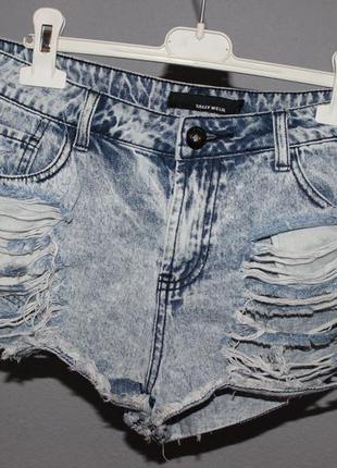 Короткие шорты  рваные  tally weijl