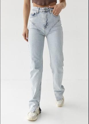 Джинси на високій посадці з фігурною кокеткою та розрізами