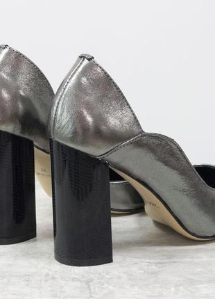 Кожаные туфли серебро на каблуке2 фото