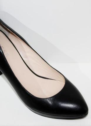 Женские туфли черные guess натуральная кожа размер 37,5
