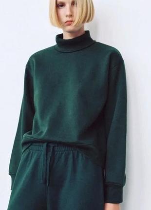 Изумрудный свитшот с горловиной, гольф, водолазка zara.