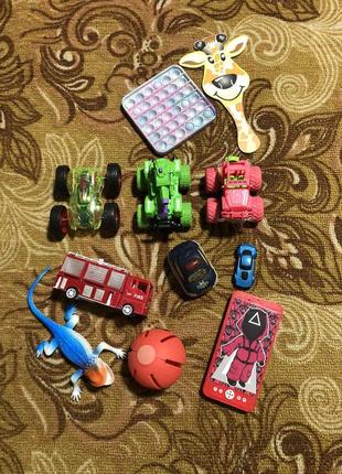 Набор разнообразных игрушек для мальчика