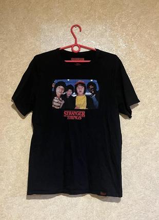 Оригінальний мерч stranger things pull and bear netflix