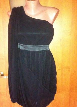 Красивое нарядное черное платье на одно плечо