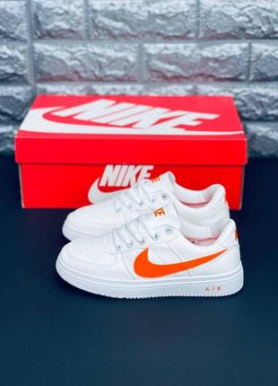 Nike подростковые кроссовки белые с оранжевыми вставками 36-405 фото