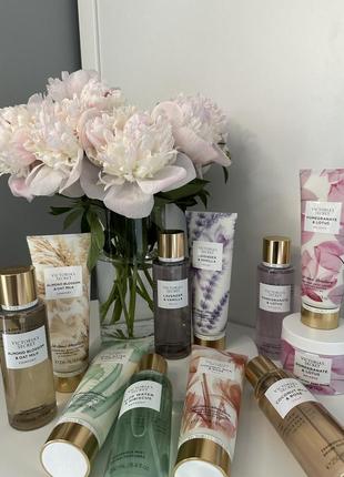 Спреї та лосьйони від victoria's secret natural beauty