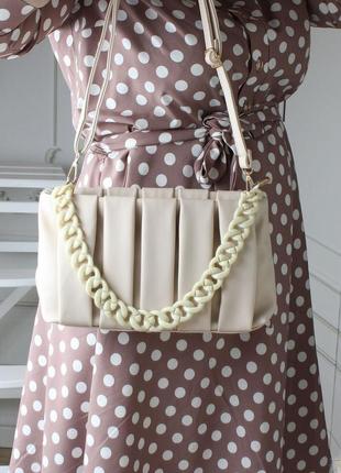Модная молочная сумка клатч с цепью6 фото