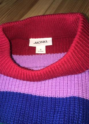 Яркий, стильный свитер в полоску2 фото