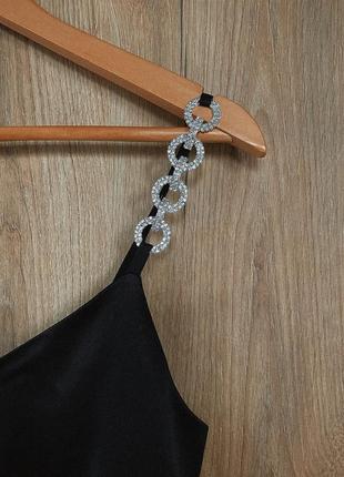 Сатинова міні сукня з декором на бретельках4 фото