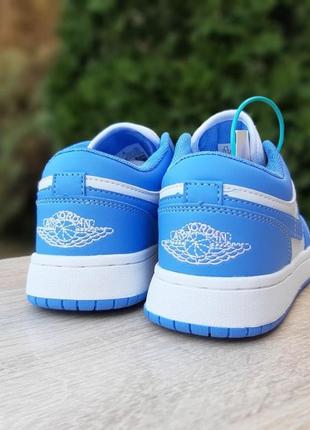 Жіночі кросівки nike air jordan 1 low white blue3 фото