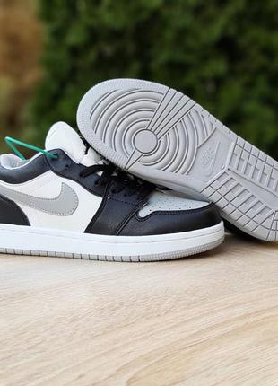 Женские кроссовки nike air jordan 1 low white black grey7 фото