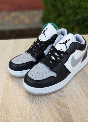 Женские кроссовки nike air jordan 1 low white black grey5 фото