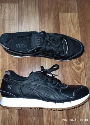 Кросівки жіночі asics р.41,5