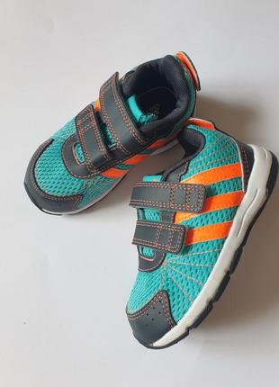 Яркие кроссовки adidas non marking